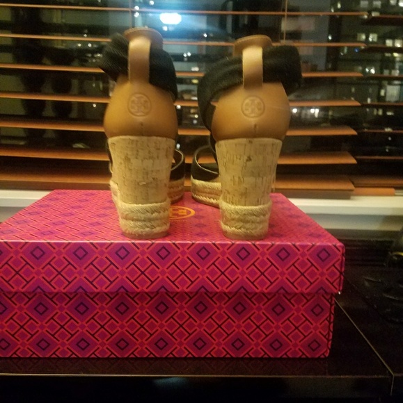 Tory Burch 85mm Peep Toe Black Cork Wedge - Picture 3 of 4